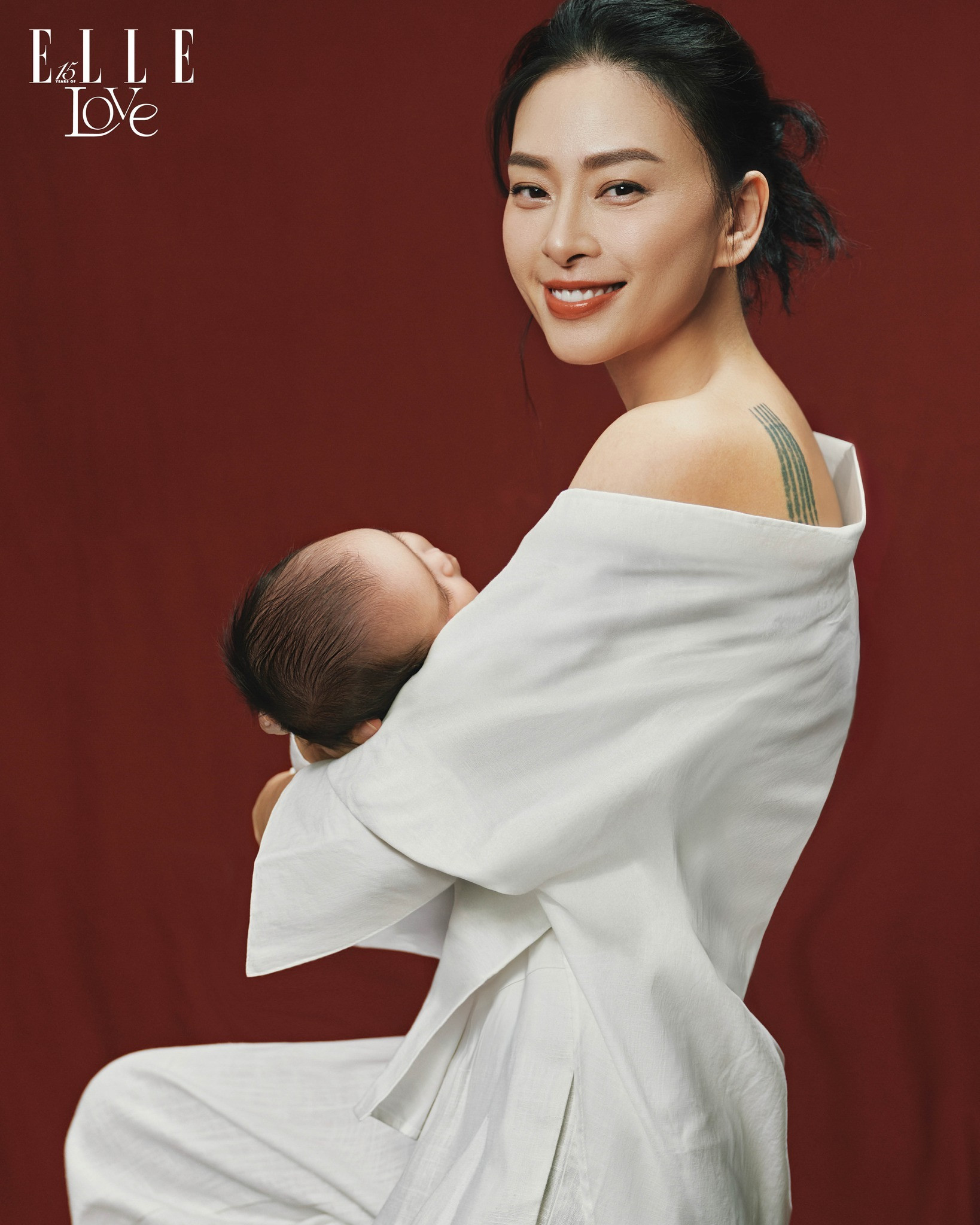 Ngô Thanh Vân bế con lên tạp chí chia sẻ buông bỏ nhiều trên hành trình làm mẹ