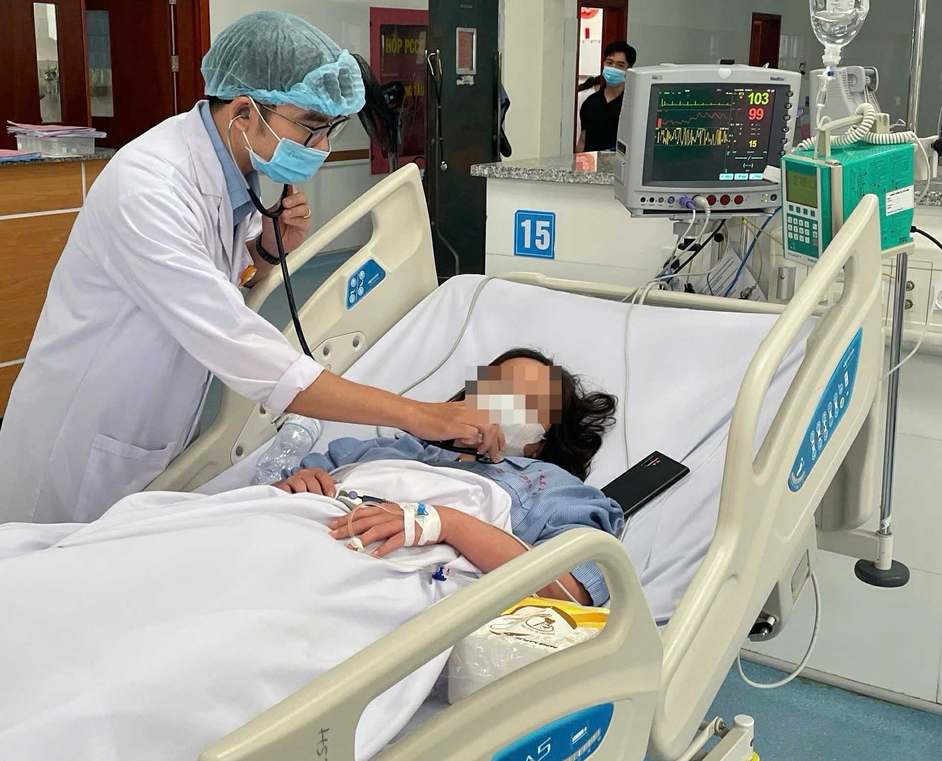 Cô gái 19 tuổi vượt “cửa tử” sau 3 lần tái sốc sốt xuất huyết trong 24 giờ..jpg