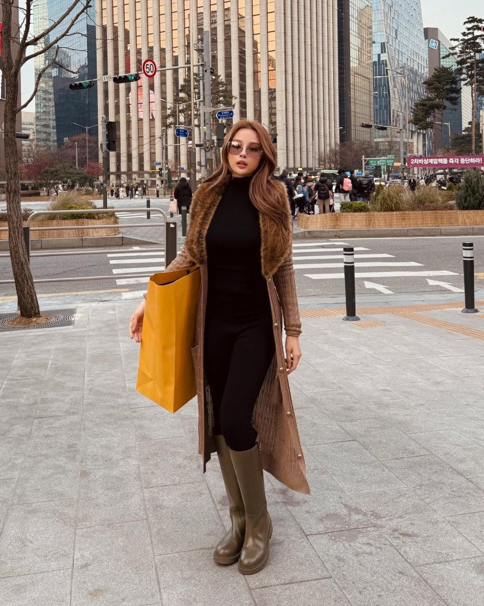 Huyền Baby xinh như búp bê tại Hàn Quốc phản ứng Lan Ngọc gây chú ý