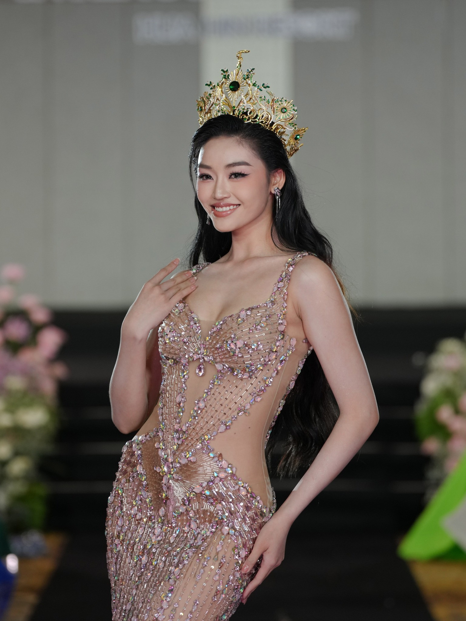 Hoa hậu Yến Nhi khoe nhan sắc ngày càng thăng hạng sau 2 tháng đăng quang