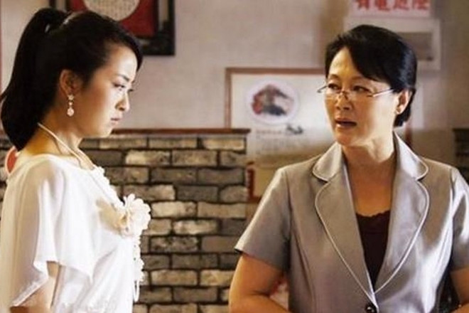 Mẹ chồng trông con cho vợ chồng chị dâu nhưng bà lại đòi tôi trợ cấp 3 triệu một tháng