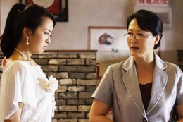 Mẹ chồng trông con cho vợ chồng chị dâu nhưng bà lại đòi tôi trợ cấp 3 triệu một tháng