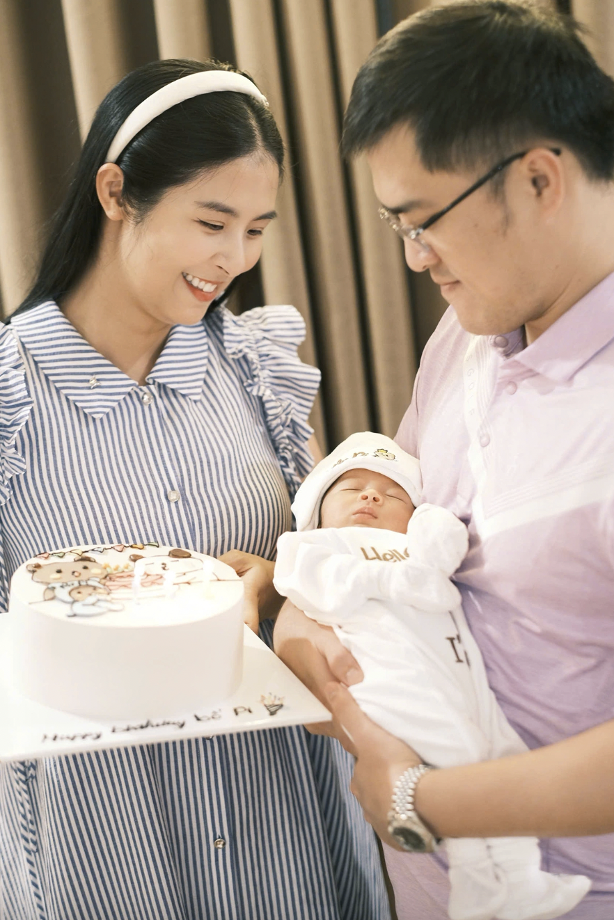 Ngọc Hân 'lịm tim' với biểu cảm dễ thương của con trai gần 3 tháng tuổi - Ảnh 9.