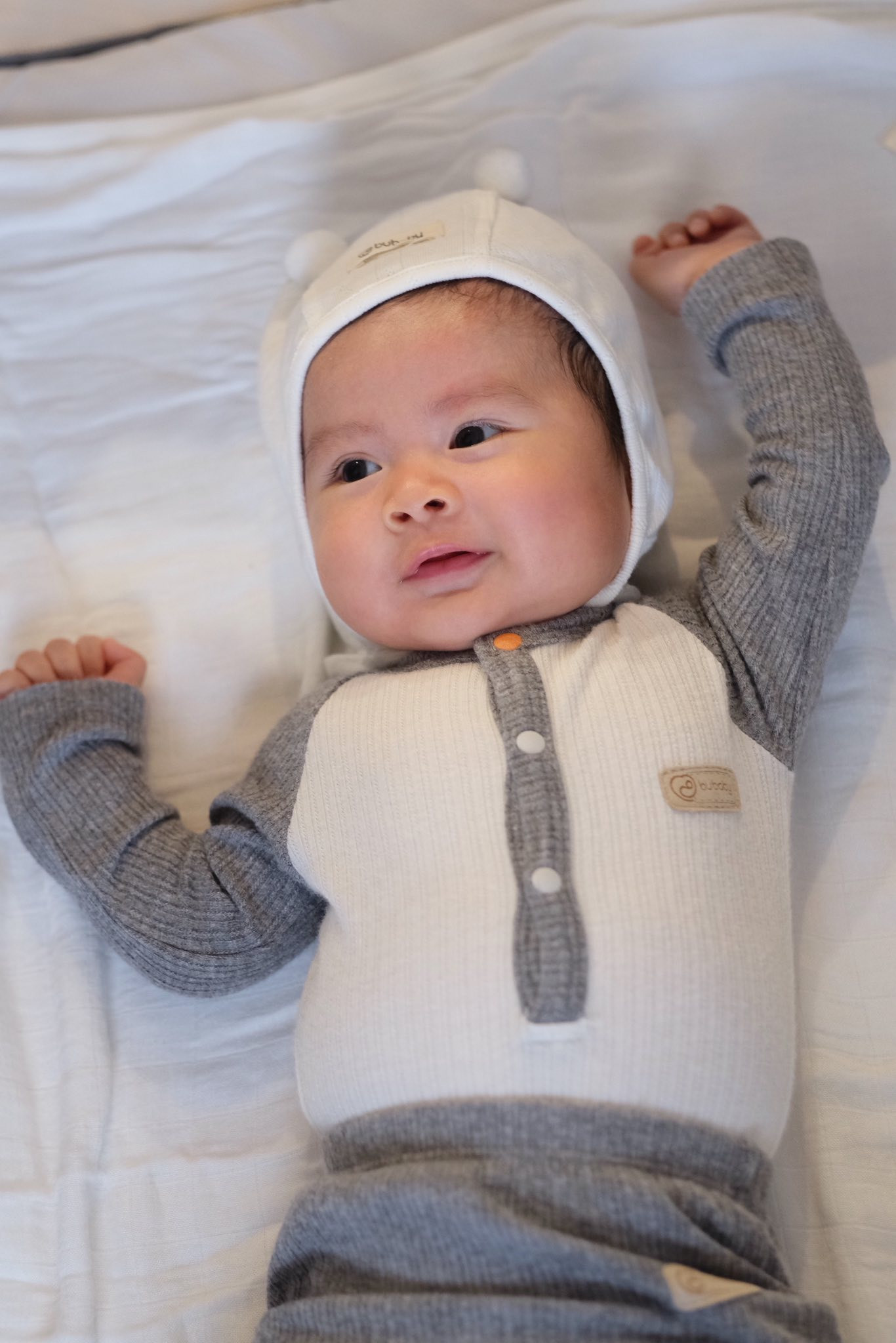 Ngọc Hân 'lịm tim' với biểu cảm dễ thương của con trai gần 3 tháng tuổi - Ảnh 3.