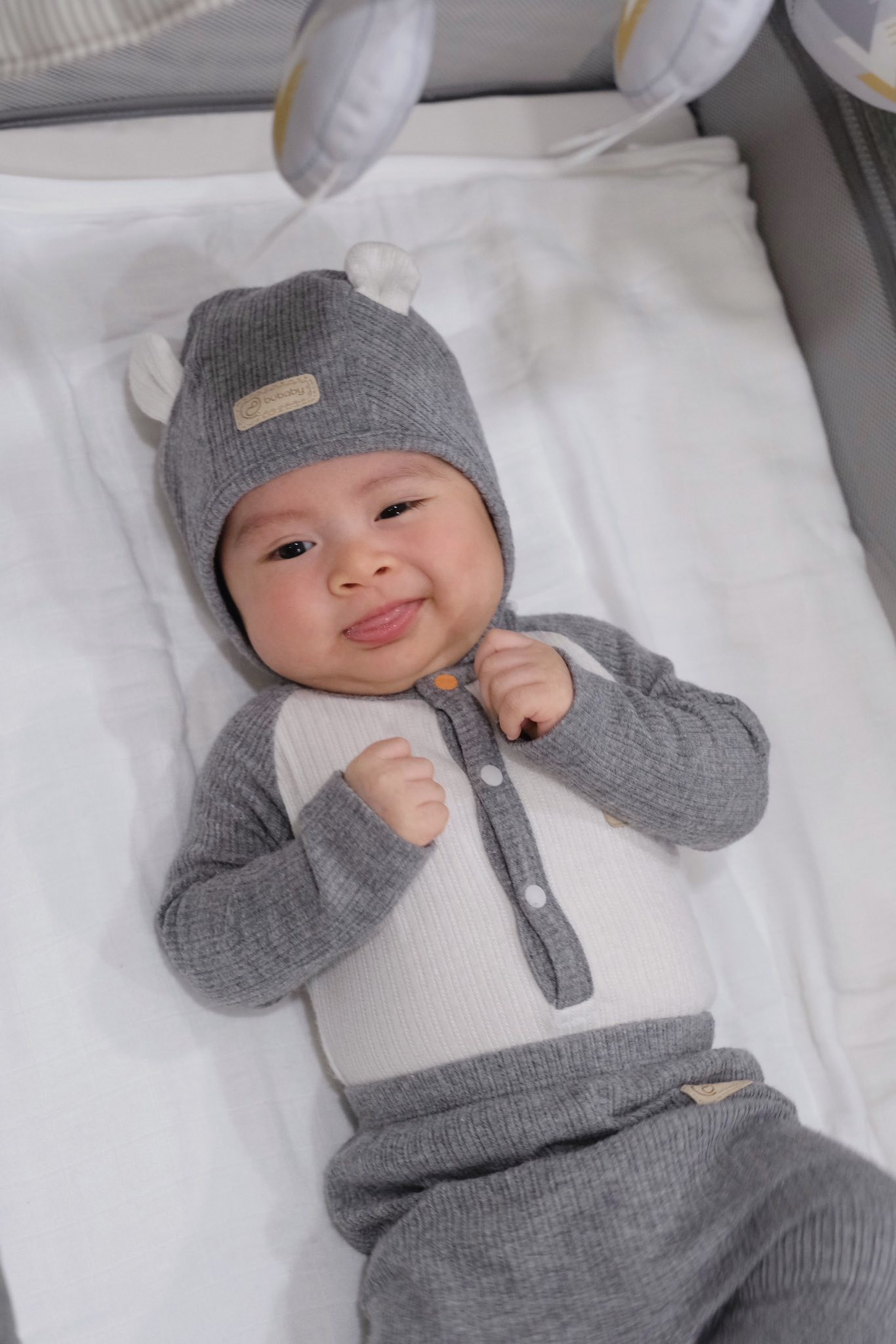 Ngọc Hân 'lịm tim' với biểu cảm dễ thương của con trai gần 3 tháng tuổi - Ảnh 6.