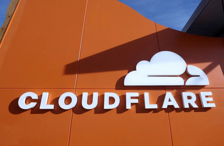 Cloudflare vận hành một mạng lưới máy chủ toàn cầu giúp lưu trữ và phân phối nội dung đệm cho các website. (Ảnh: Reuters)