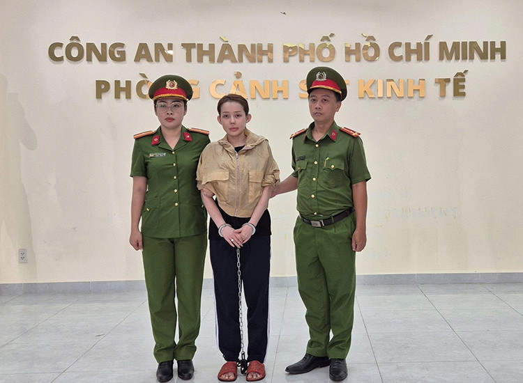 5 gương mặt đình đám bị bắt trong tháng 10 khiến cả MXH dậy sóng