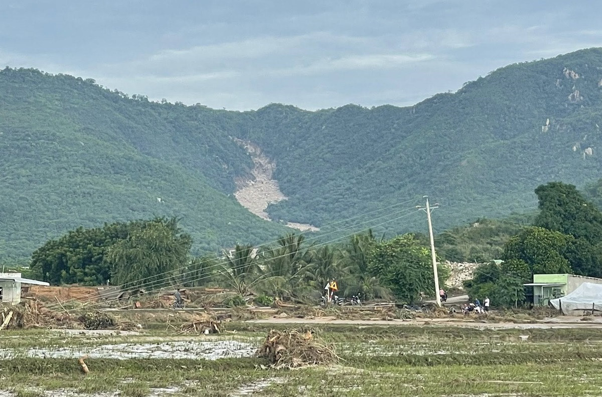 Hiện trường tan hoang sau vụ vỡ hồ chứa nước ở lâm đồng..jpg