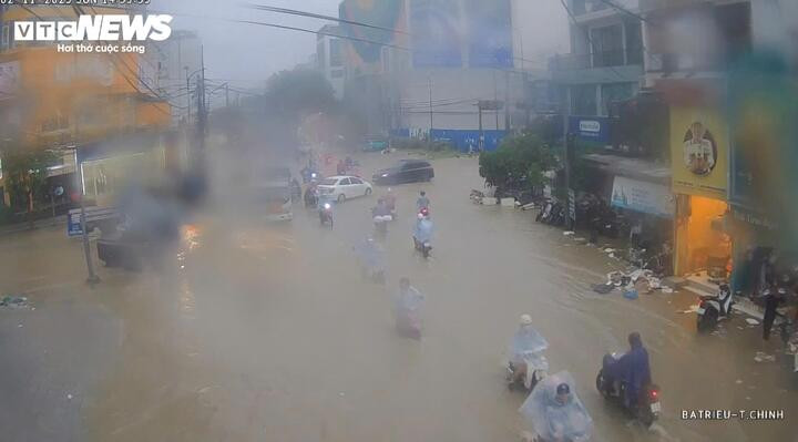 Một số tuyến đường ở thấp trũng ở trung tâm TP Huế bắt đầu xuất hiện tình trạng ngập úng cục bộ