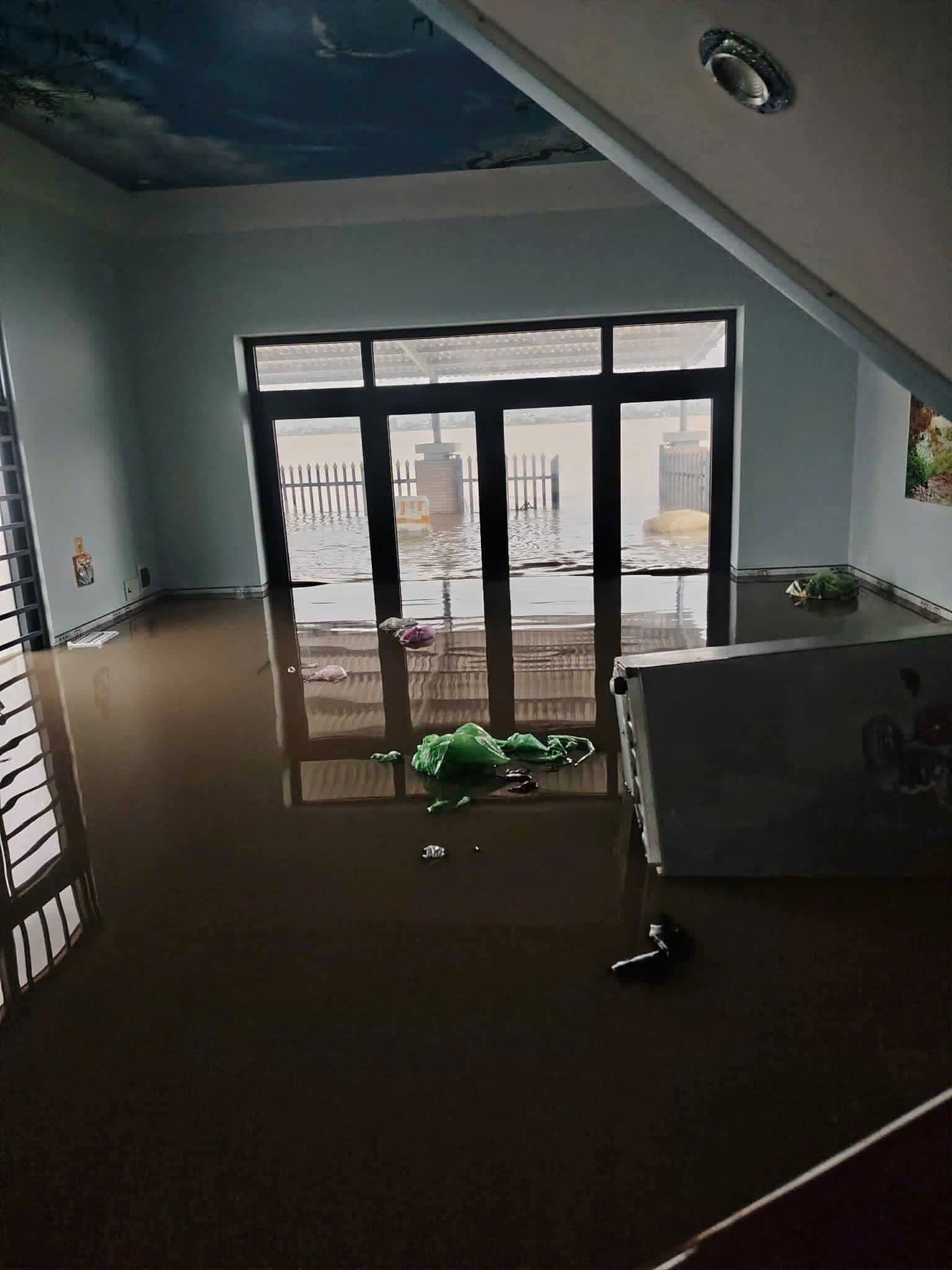 Bố Hoa hậu Yến Nhi mất tích giữa nước lũ , nàng hậu cầu cứu khẩn cấp - Ảnh 3.