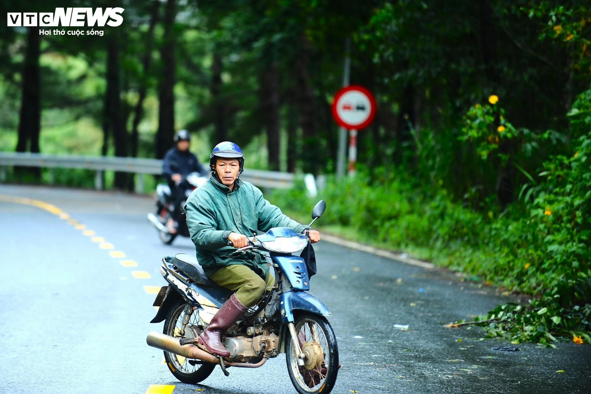 Cận cảnh hiện trường sạt lở kinh hoàng trên đèo Mimosa ở Lâm Đồng - 14