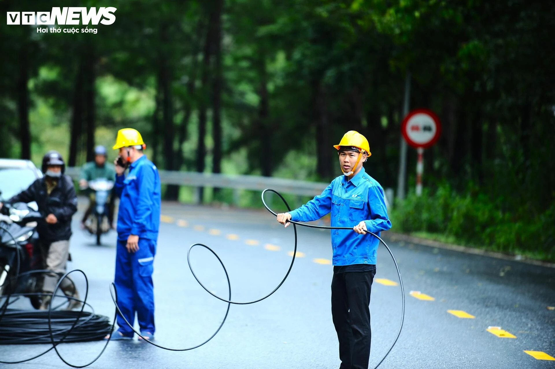 Cận cảnh hiện trường sạt lở kinh hoàng trên đèo Mimosa ở Lâm Đồng - 15