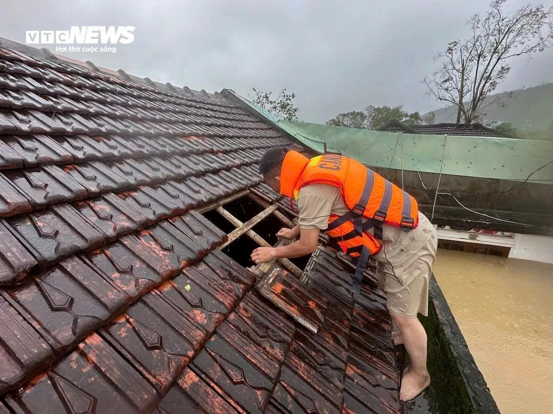 Cuộc chạy đua giữa sự sống và dòng lũ xiết - 3