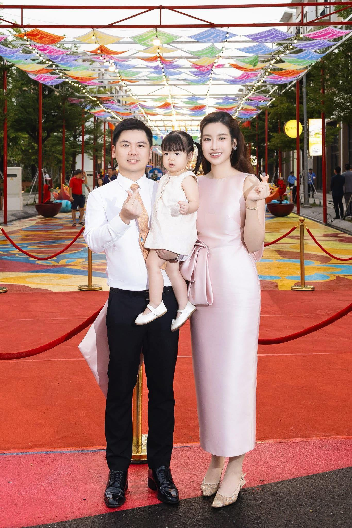 Con gái Đỗ Mỹ Linh gây cười với màn trêu chọc mẹ