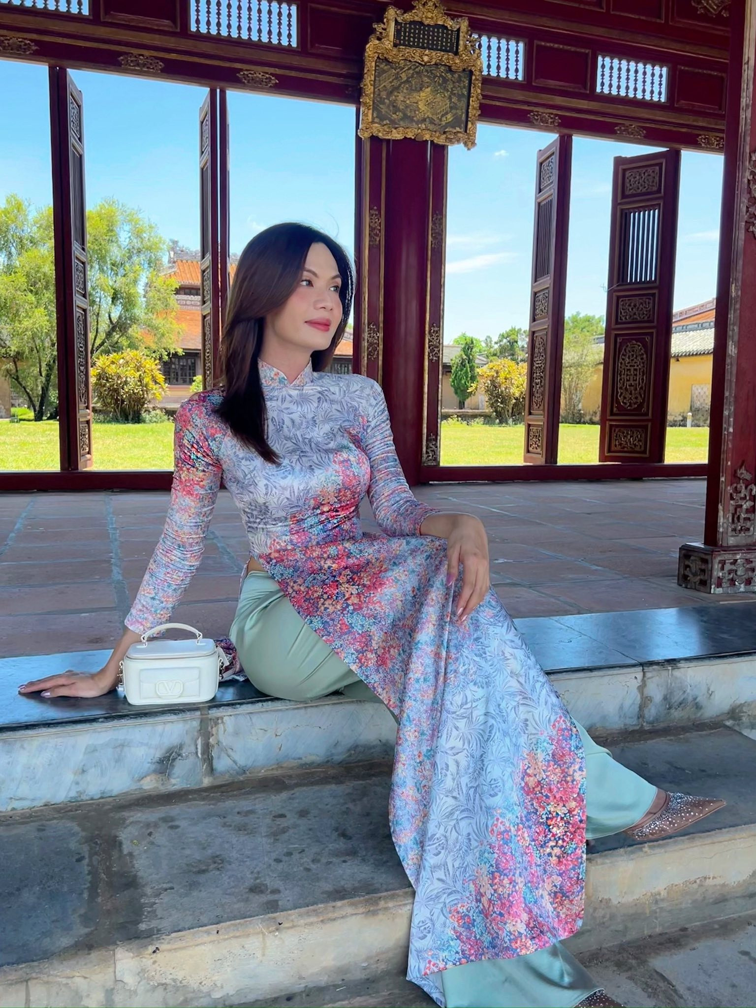 Luna Đào trở thành giảng viên thỏa ước mơ làm cô giáo