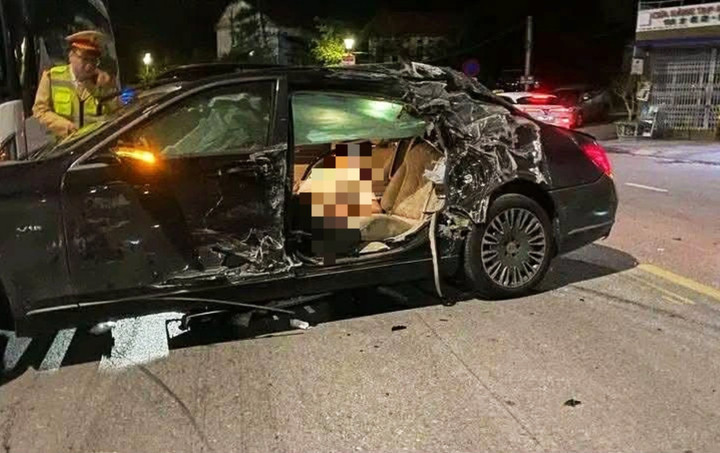 Hiện trường vụ tai nạn nghiêm trọng khiến hai người thương vong.