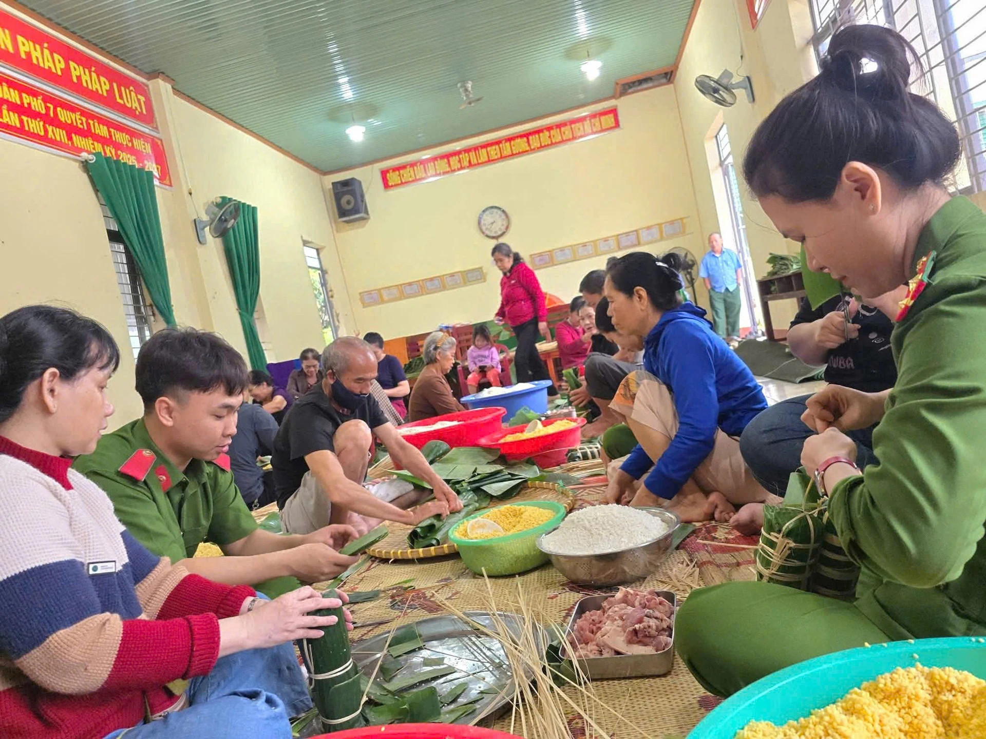 Khi tình người cao hơn mực nước lũ - 1