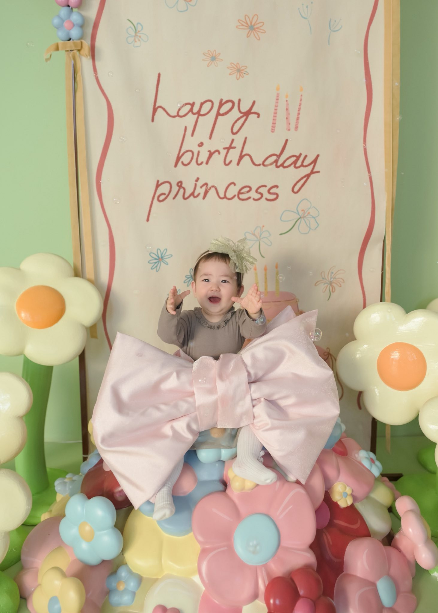 Con gái tròn một tuổi của Á hậu Tú Anh - Ảnh 4.