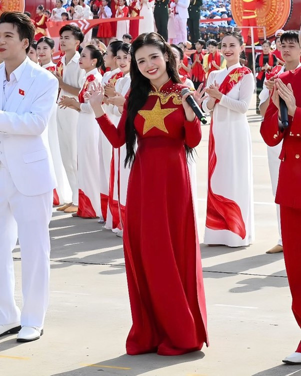 Nữ ca sĩ xinh đẹp là giảng viên thanh nhạc đắt show nhất Việt Nam - Ảnh 7.