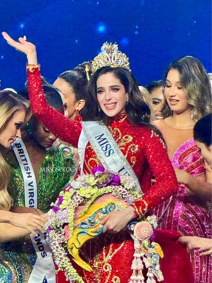 Người đẹp Mexico Fátima Bosch, 25 tuổi, vượt qua 118 thí sinh để đăng quang Miss Universe lần thứ 74, sáng 21/11 ở Bangkok, Thái Lan.