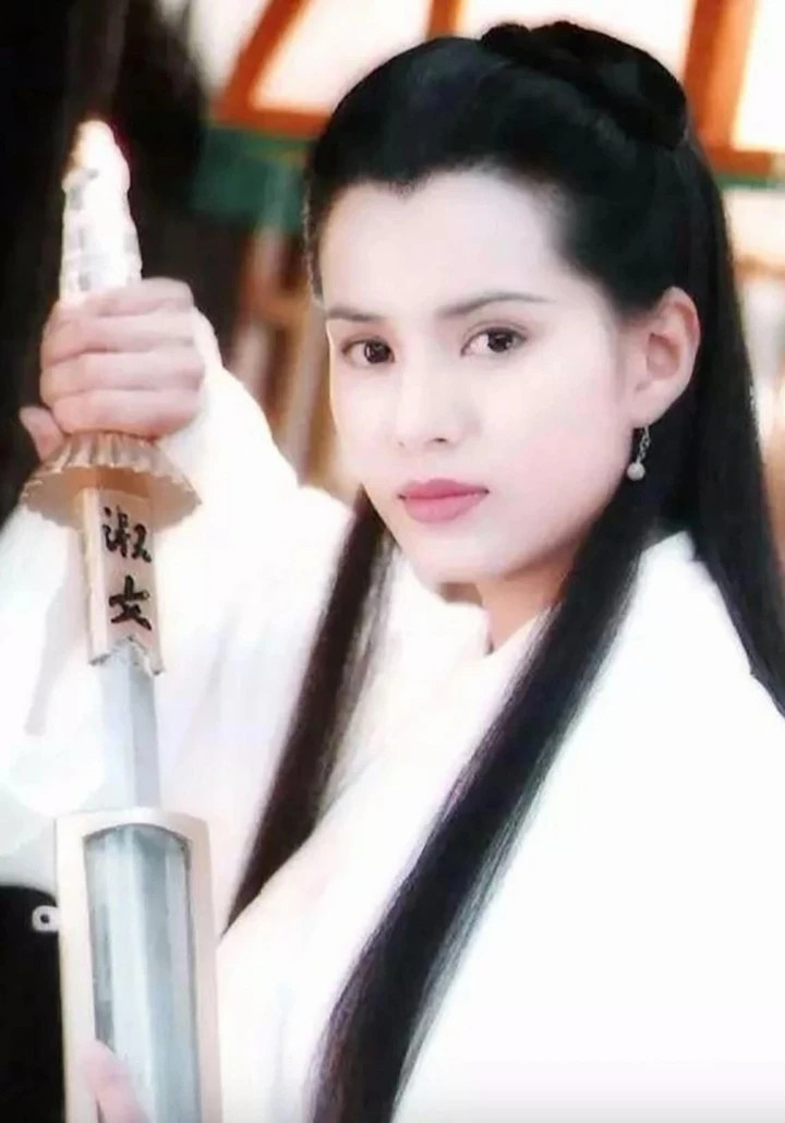 Nhan sắc gây thương nhớ của nàng Tiểu Long Nữ do Lý Nhược Đồng đóng.