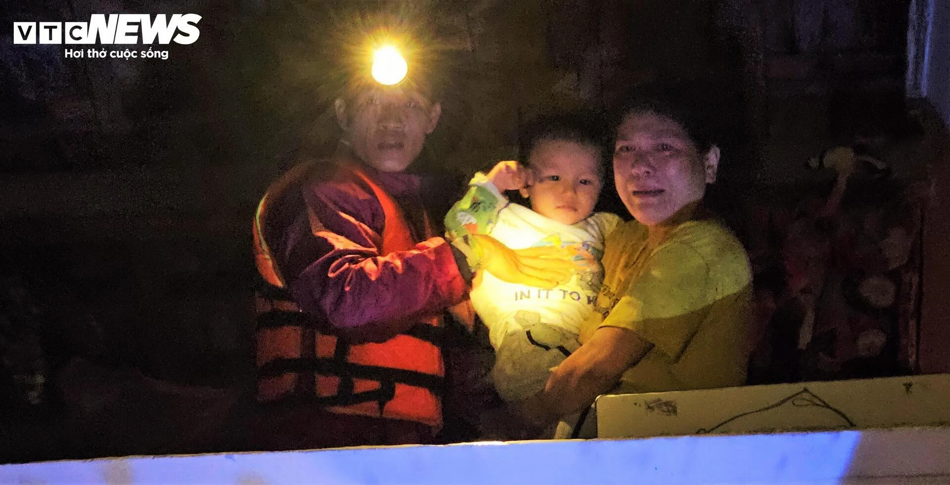 72 giờ sinh tử ở Hòa Thịnh: Những chuyện ám ảnh nơi rốn lũ - 3