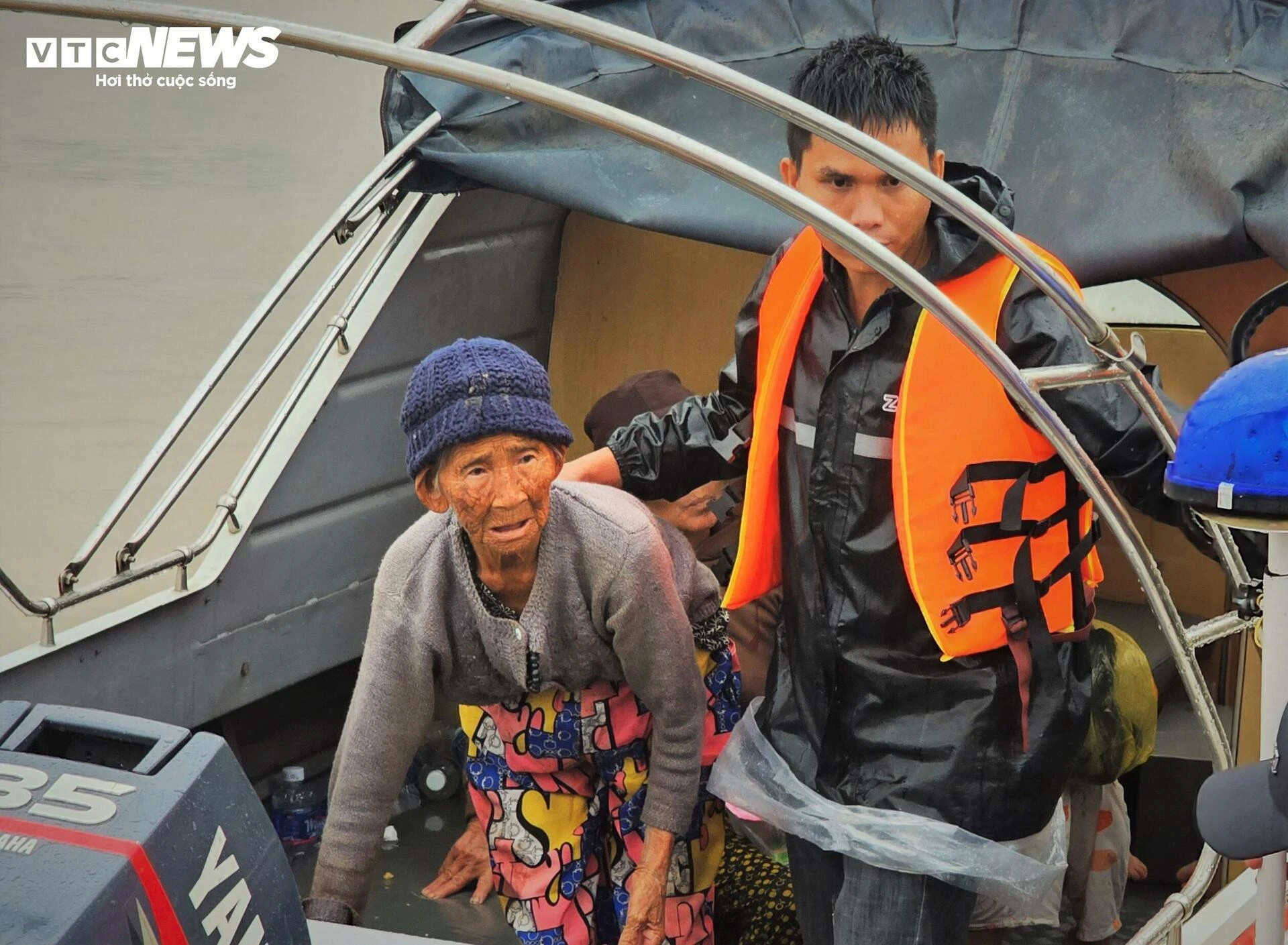 72 giờ sinh tử ở Hòa Thịnh: Những chuyện ám ảnh nơi rốn lũ - 7