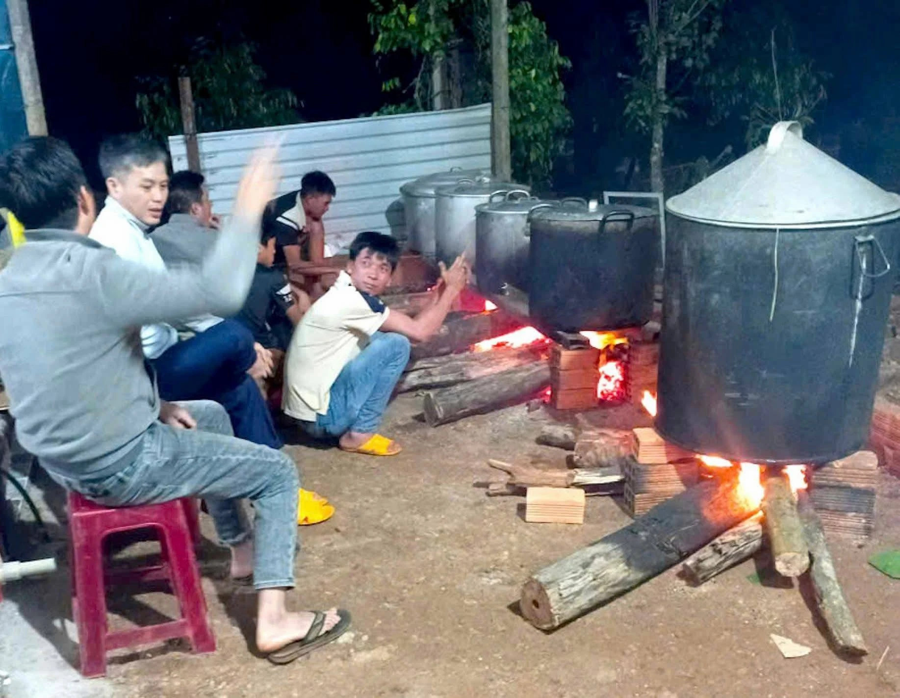 ‘Lũ rút rồi, nhưng tôi không còn mẹ’ - 5