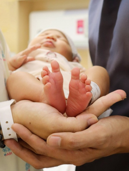 Mỹ nhân Vbiz sinh con đầu lòng sau 4 tháng làm đám cưới