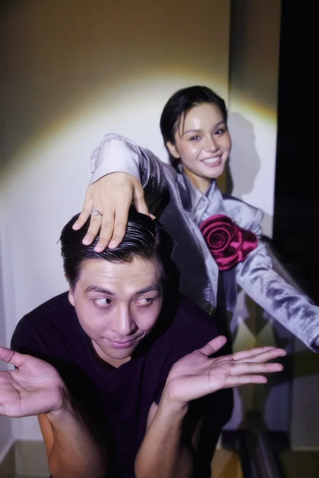 Mỹ nhân Vbiz sinh con đầu lòng sau 4 tháng làm đám cưới