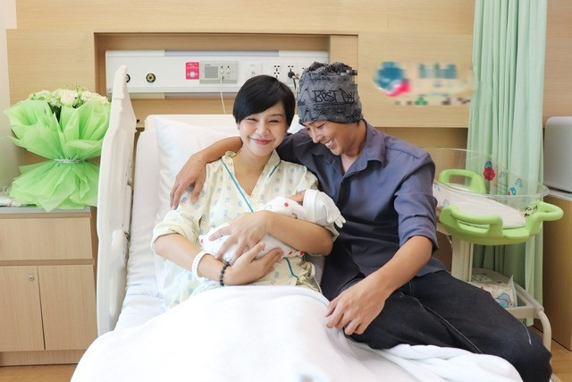 Mỹ nhân Vbiz sinh con đầu lòng sau 4 tháng làm đám cưới