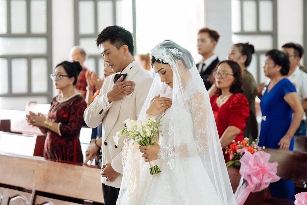 Mỹ nhân Vbiz sinh con đầu lòng sau 4 tháng làm đám cưới