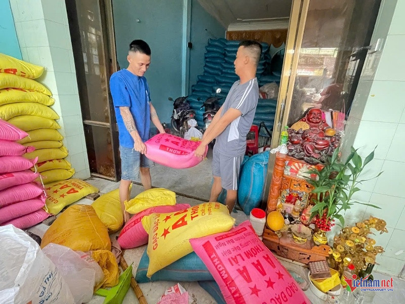 W-Khốn đốn sau lũ 2.jpg