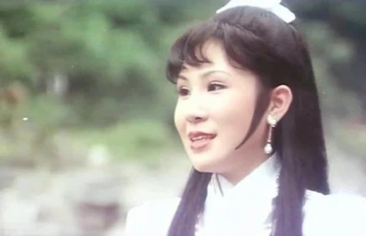 Dương Quân Quân vào vai Tiểu Long Nữ khi đã bước qua tuổi ngũ tuần.