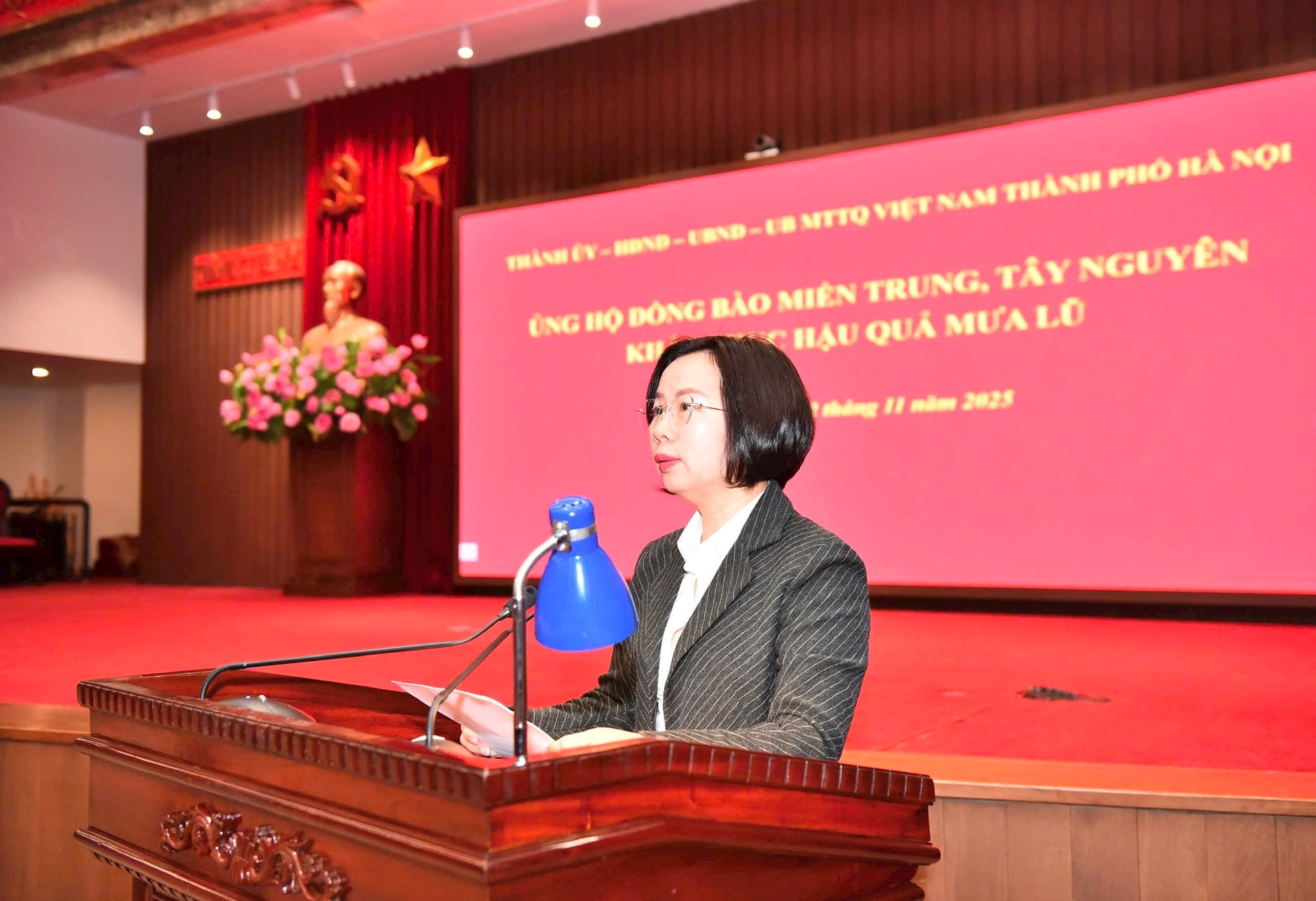 Cán bộ và nhân dân Thủ đô ủng hộ đồng bào miền Trung, Tây Nguyên khắc phục hậu quả mưa lũ- Ảnh 2.