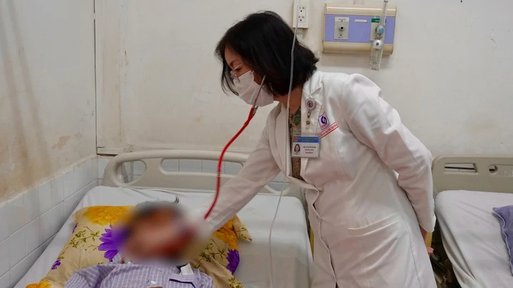 Người lớn tuổi có bệnh nền dễ gặp biến chứng nặng khi mắc cúm.