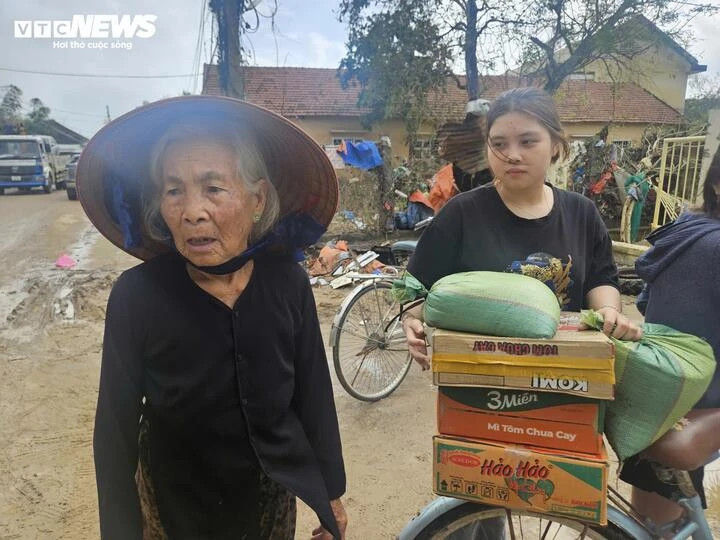 Nhiều người lớn tuổi không tin mình sống sót trong trận lũ lịch sử.