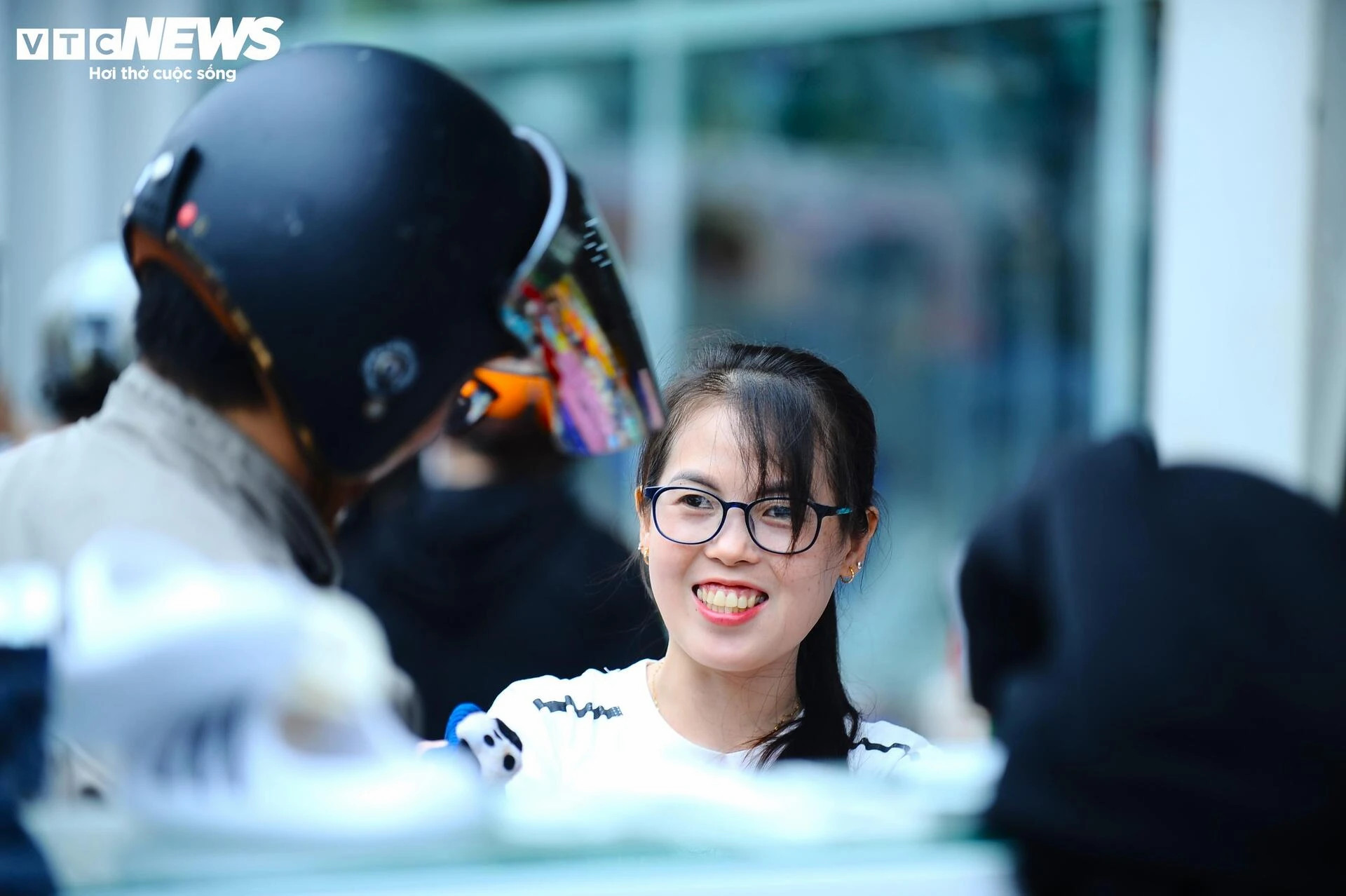 Người dân Nha Trang gượng dậy sau lũ lụt kinh hoàng - 20