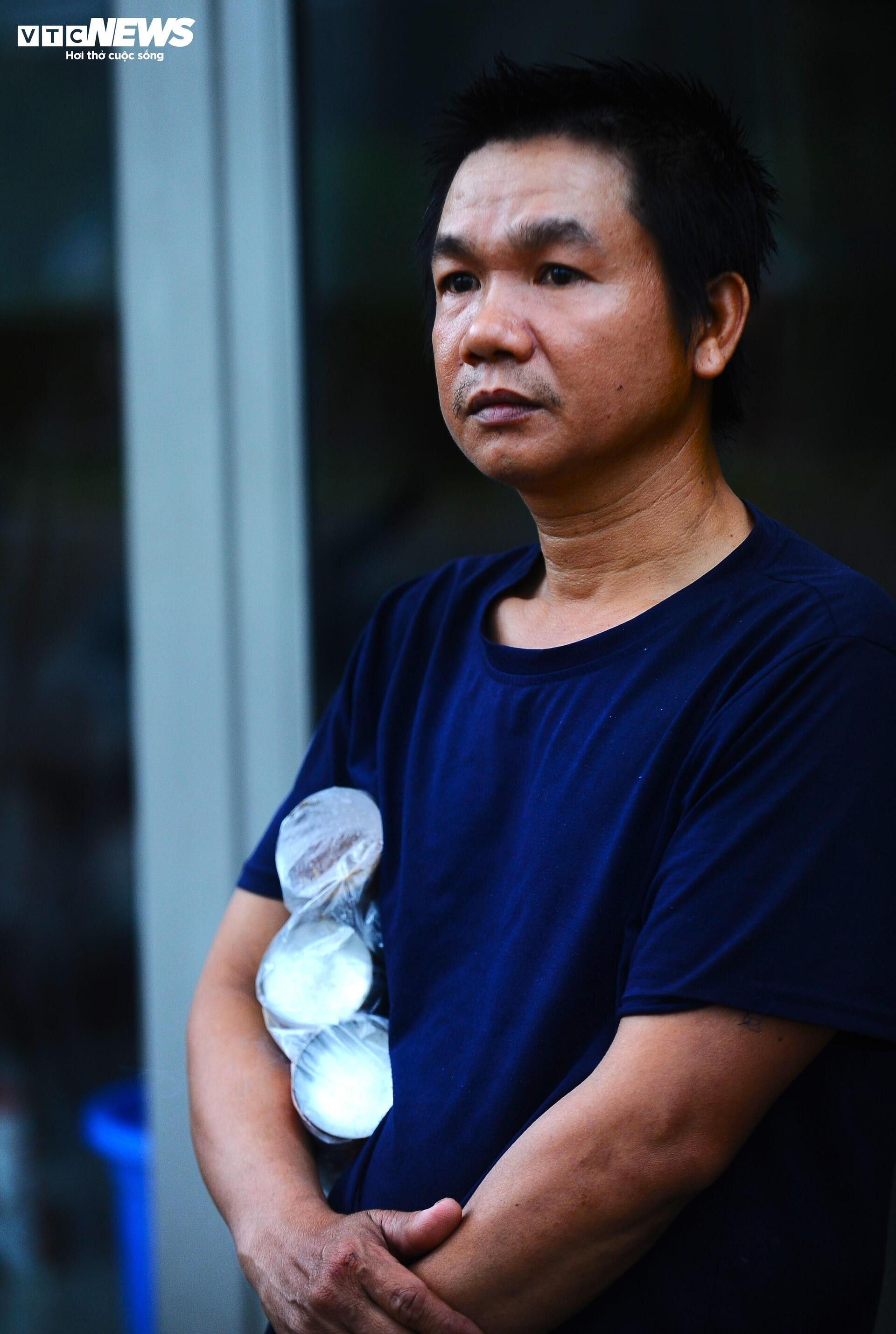 Người dân Nha Trang gượng dậy sau lũ lụt kinh hoàng - 14