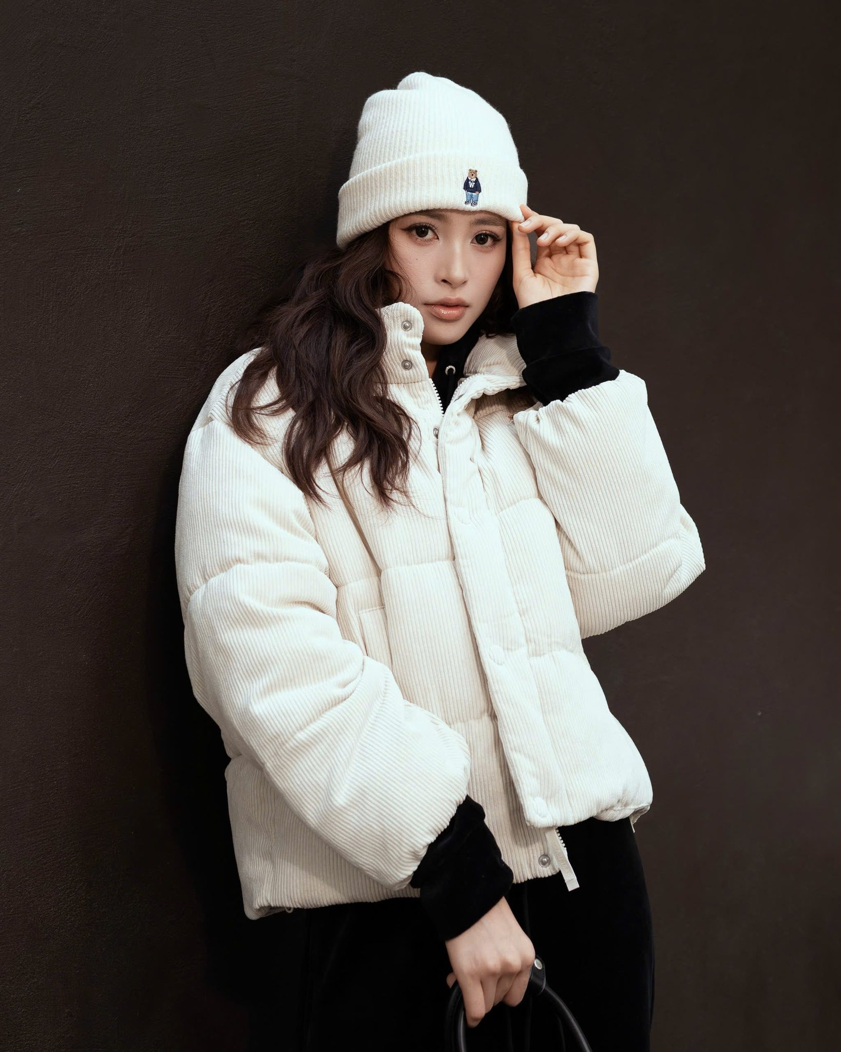 Trần Tiểu Vy hóa ' cô bé mùa đông ' gây sốt trong làng thời trang việt nam - Ảnh 1.