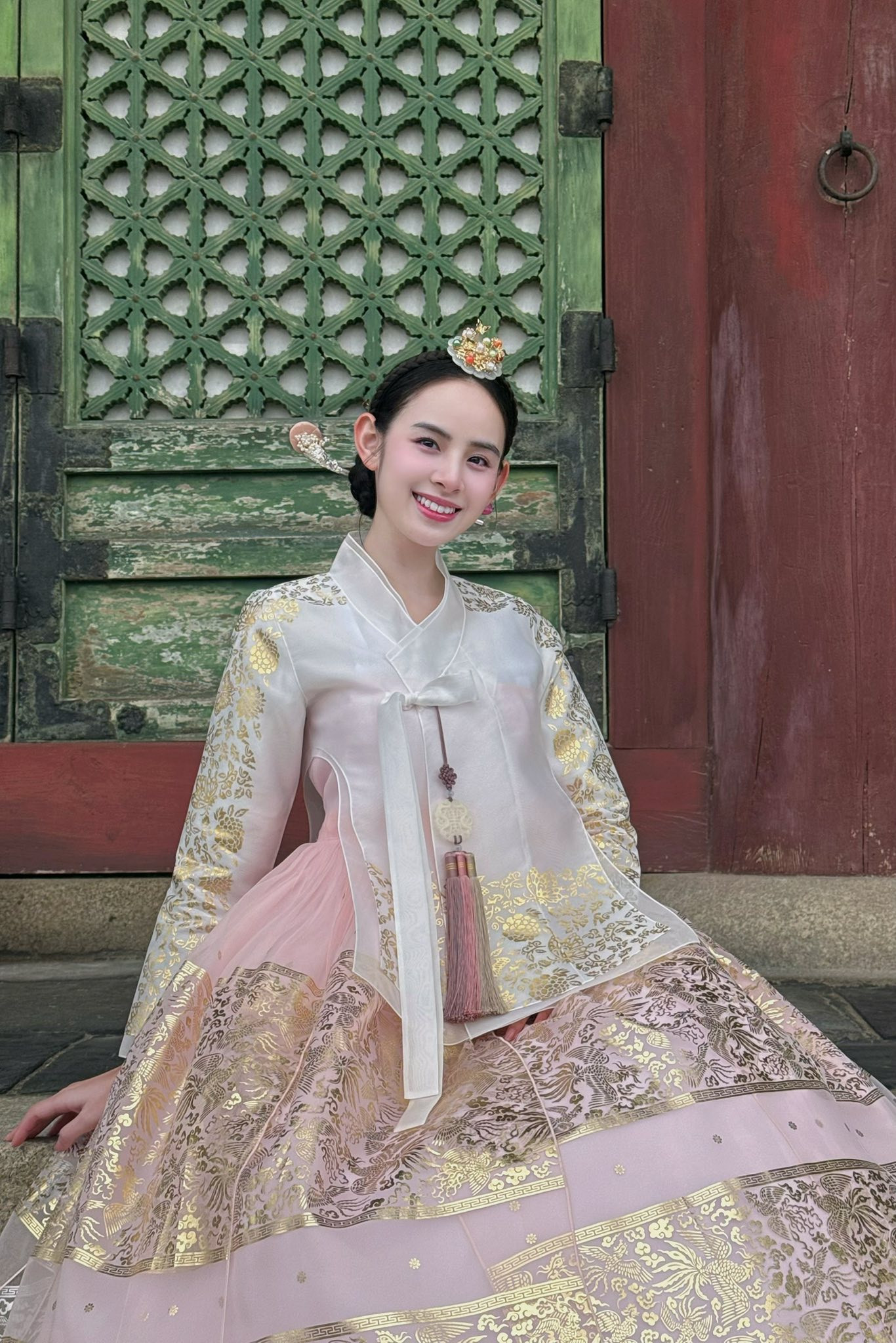 Dâu hào môn Hương Liên khoe ảnh du lịch trăng mật sang chảnh sau đám cưới