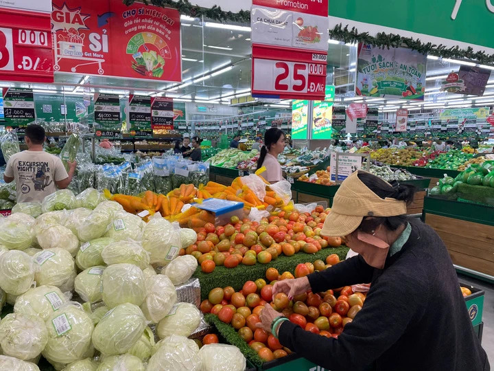 Các chuỗi cung ứng lớn đảm bảo đủ rau củ, giữ mức giá ổn định để điều tiết thị trường.