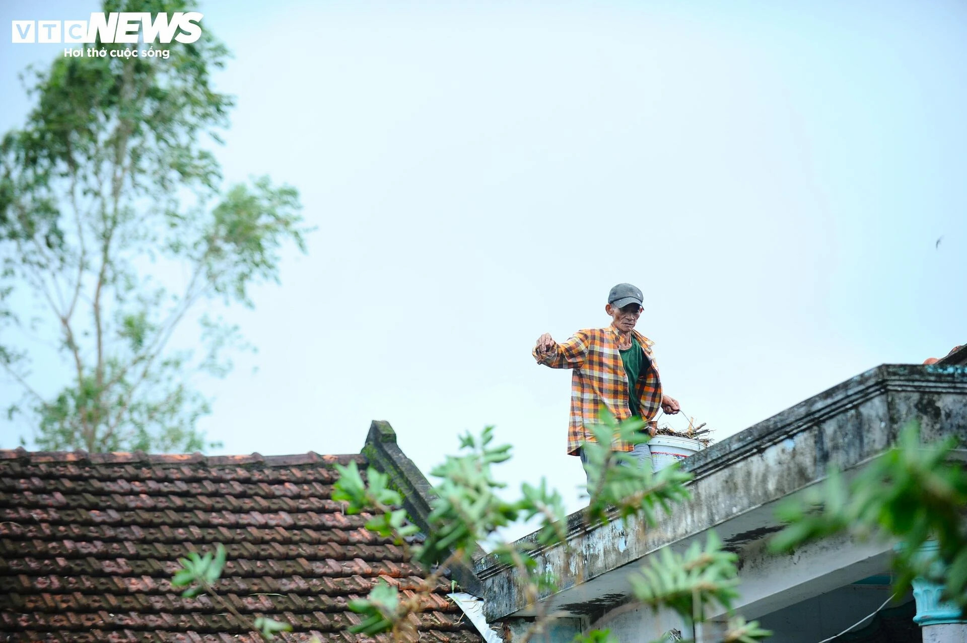 Những hình ảnh nhói lòng nơi rốn lũ Hòa Thịnh - 23