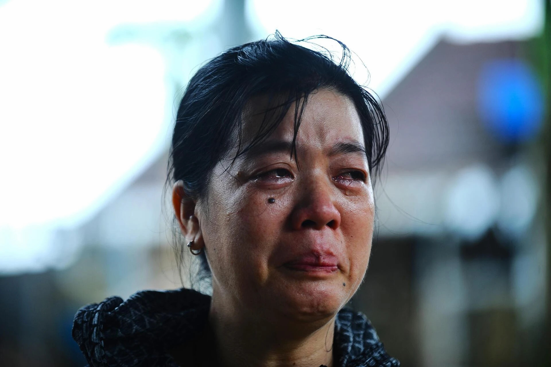 Những hình ảnh nhói lòng nơi rốn lũ Hòa Thịnh - 1