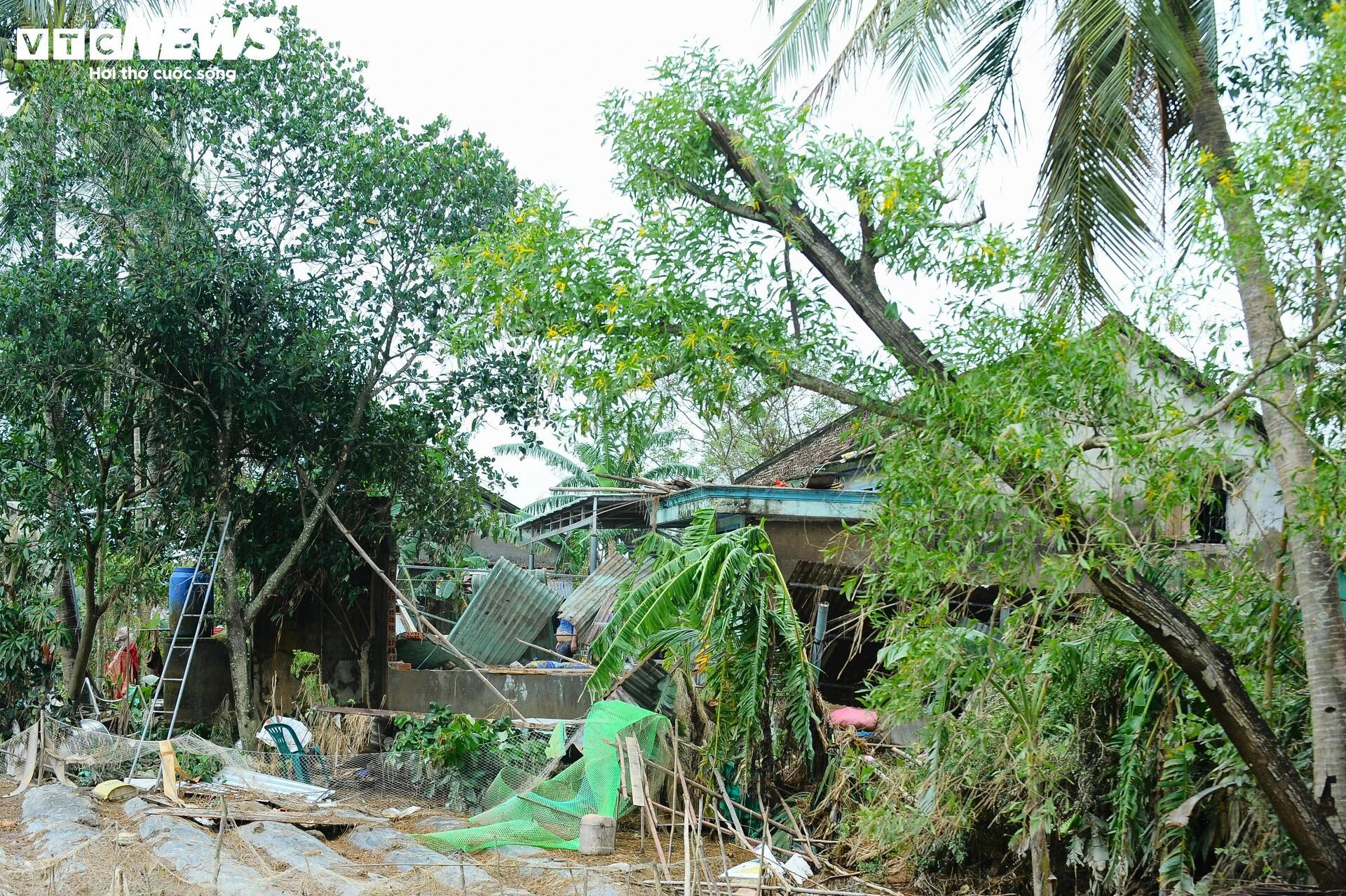 Những hình ảnh nhói lòng nơi rốn lũ Hòa Thịnh - 16