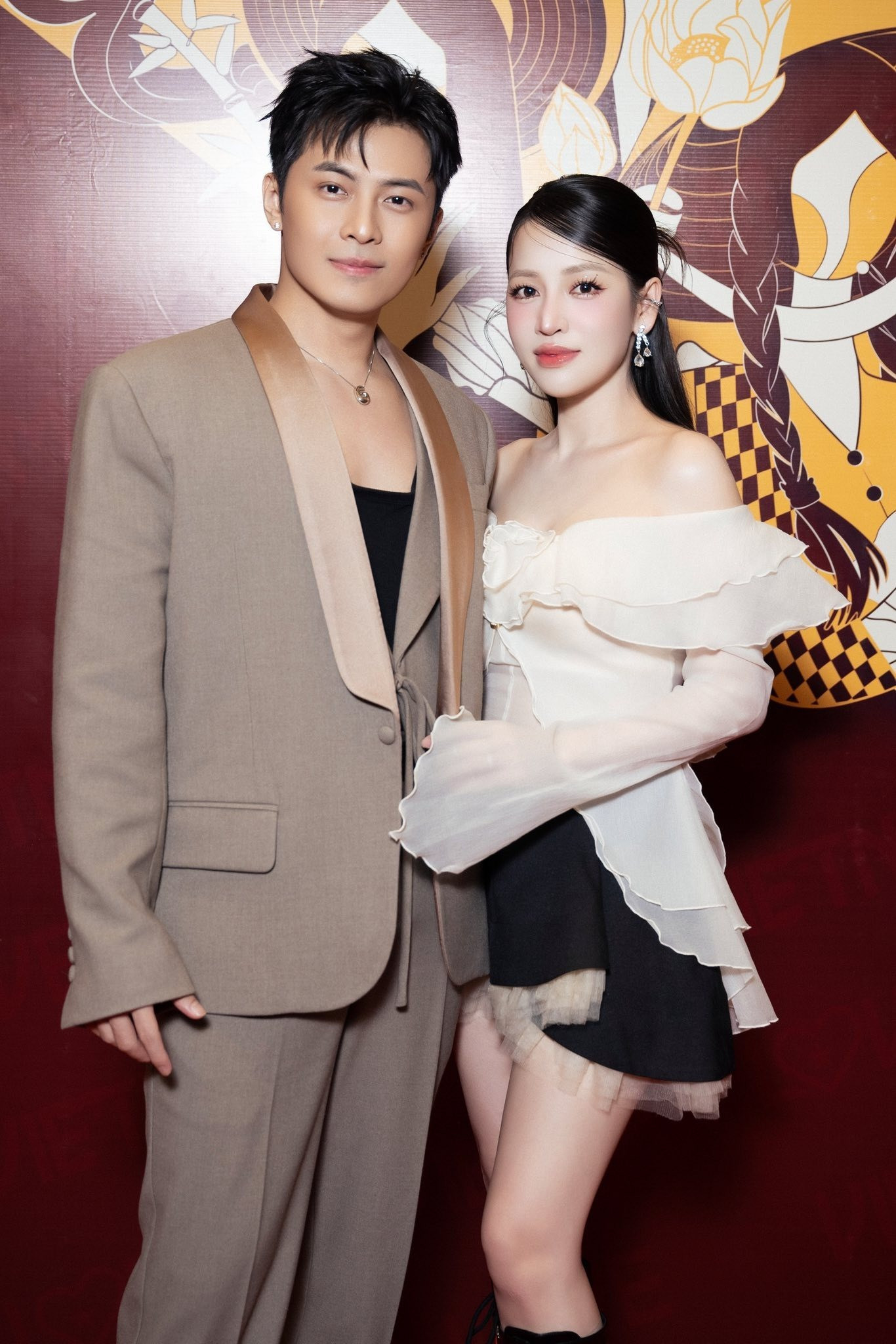 Puka xông pha tham gia cứu trợ dù bận chăm con nhỏ