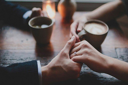 Vợ mất 10 năm tôi yêu người hơn mình 8 tuổi chuyện tình khiến cả khu phố bàn tán