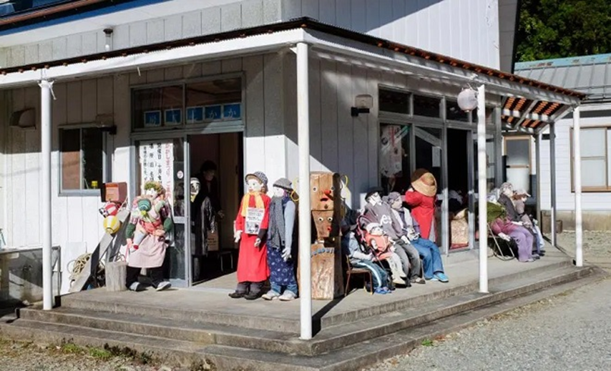 Bí ẩn ngôi làng kỳ lạ 30 người sống cùng hàng trăm con búp bê