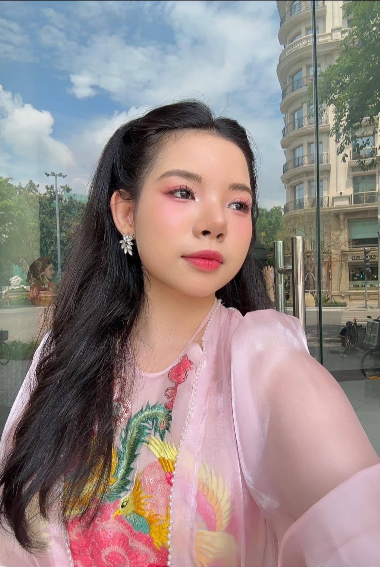 Con gái Thanh Thanh Hiền 21 tuổi có nhan sắc nữ tính - Ảnh 2.