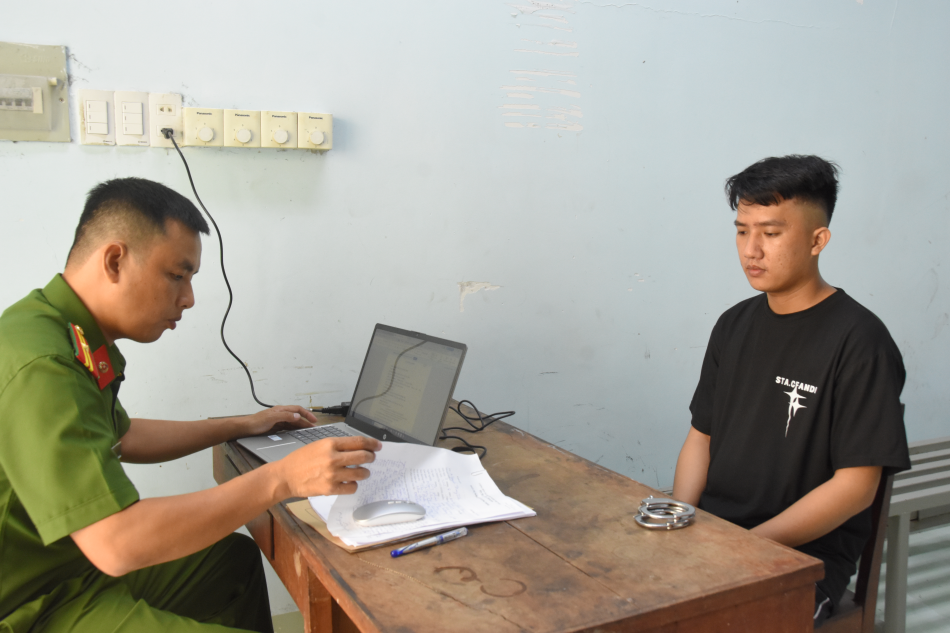 Danh tính nghi phạm cướp dây chuyền vàng trị giá khoảng 128 triệu đồng tại Đồng Tháp - Ảnh 1.